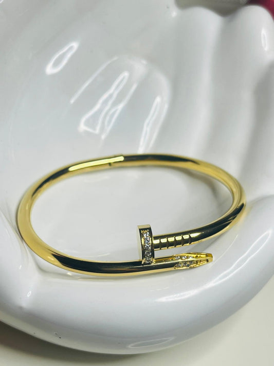 Lavira Bangle