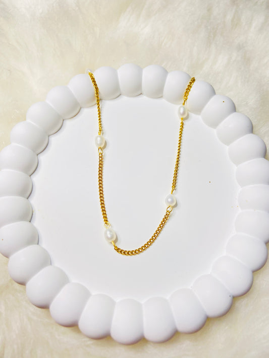 Dawn Pearls Necklace